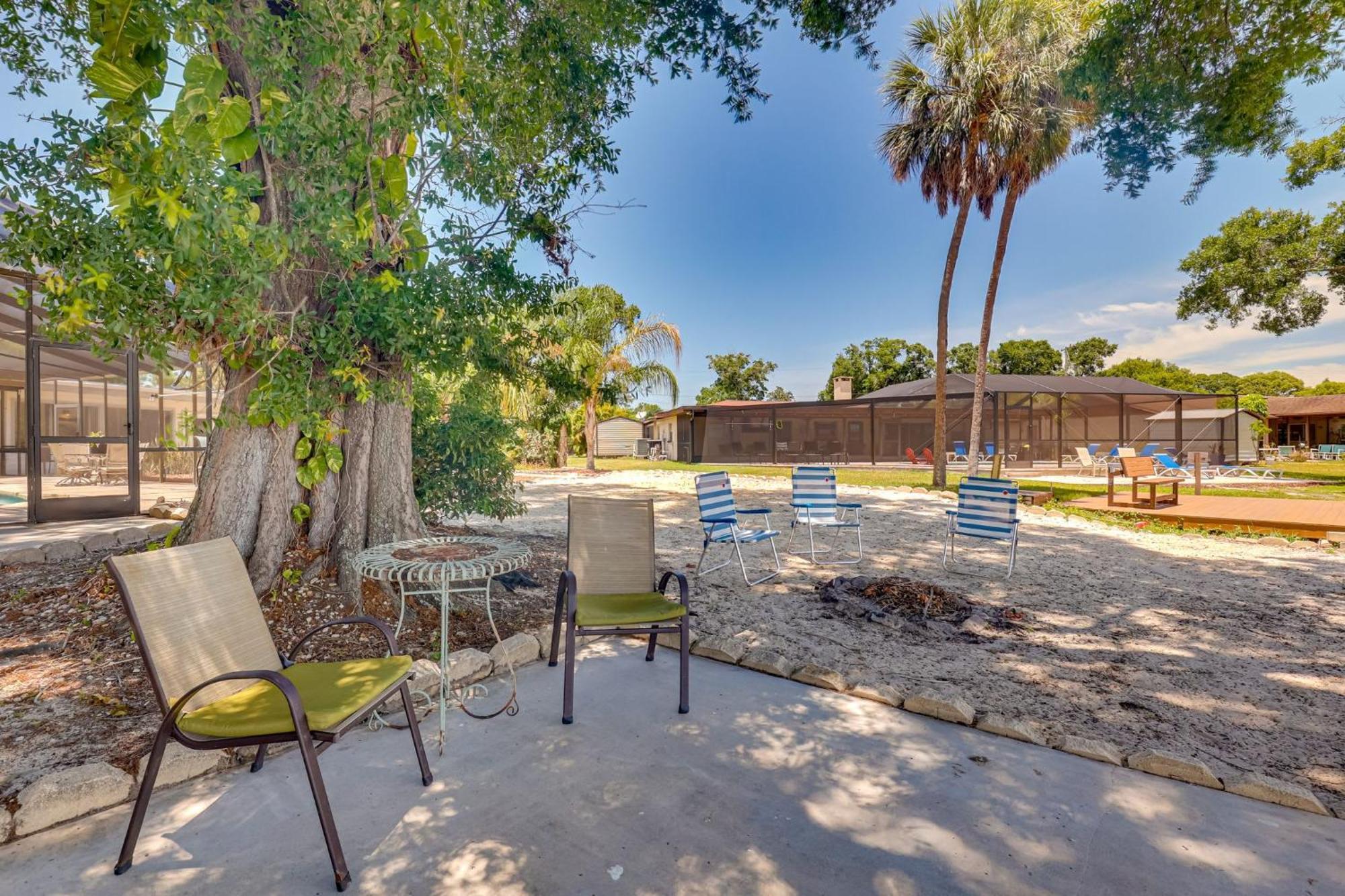 Family Stay With Pool Dock & Lanai In Tampa Exterior photo