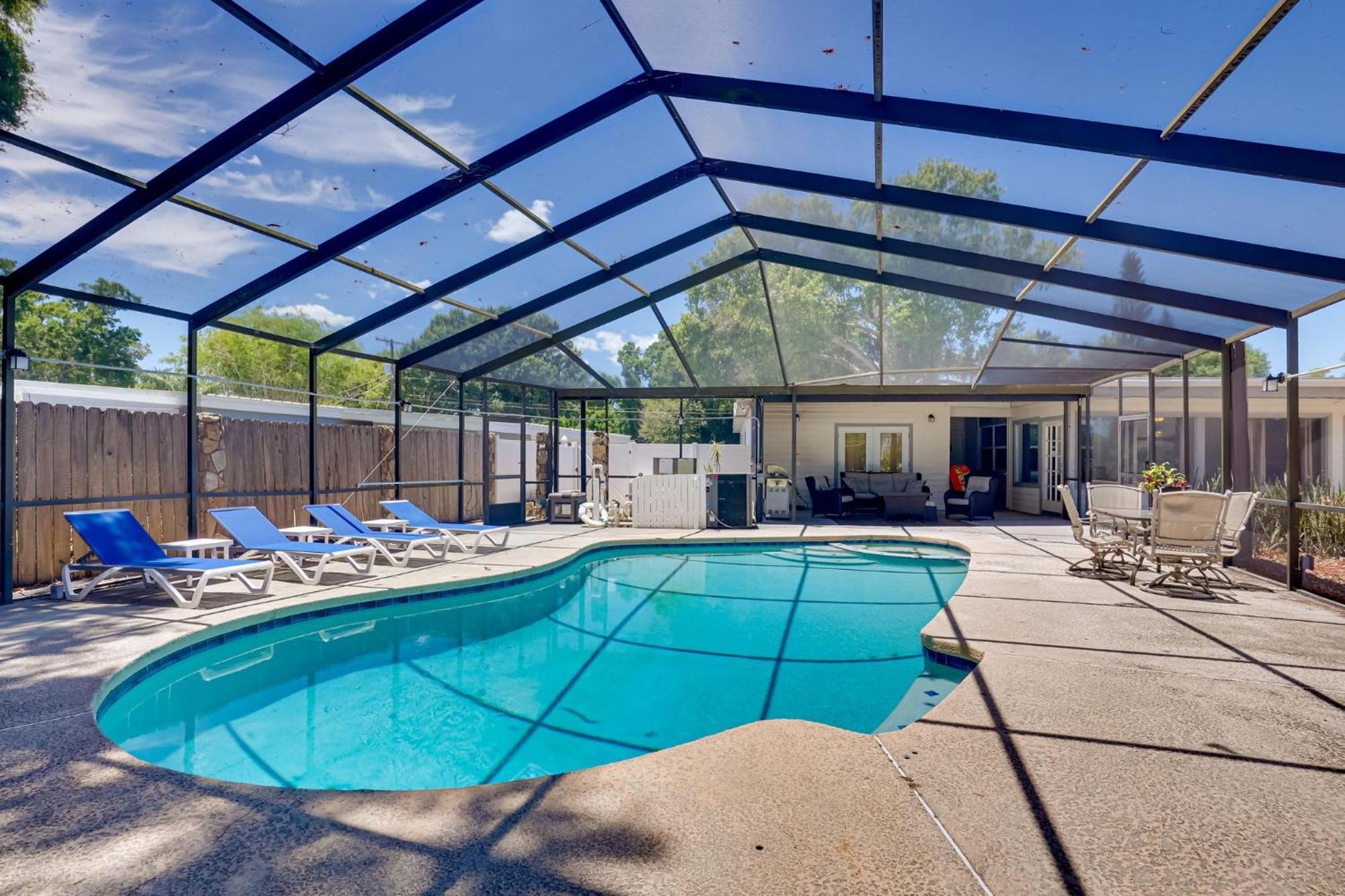 Family Stay With Pool Dock & Lanai In Tampa Exterior photo