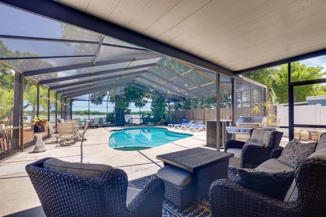 Family Stay With Pool Dock & Lanai In Tampa Exterior photo