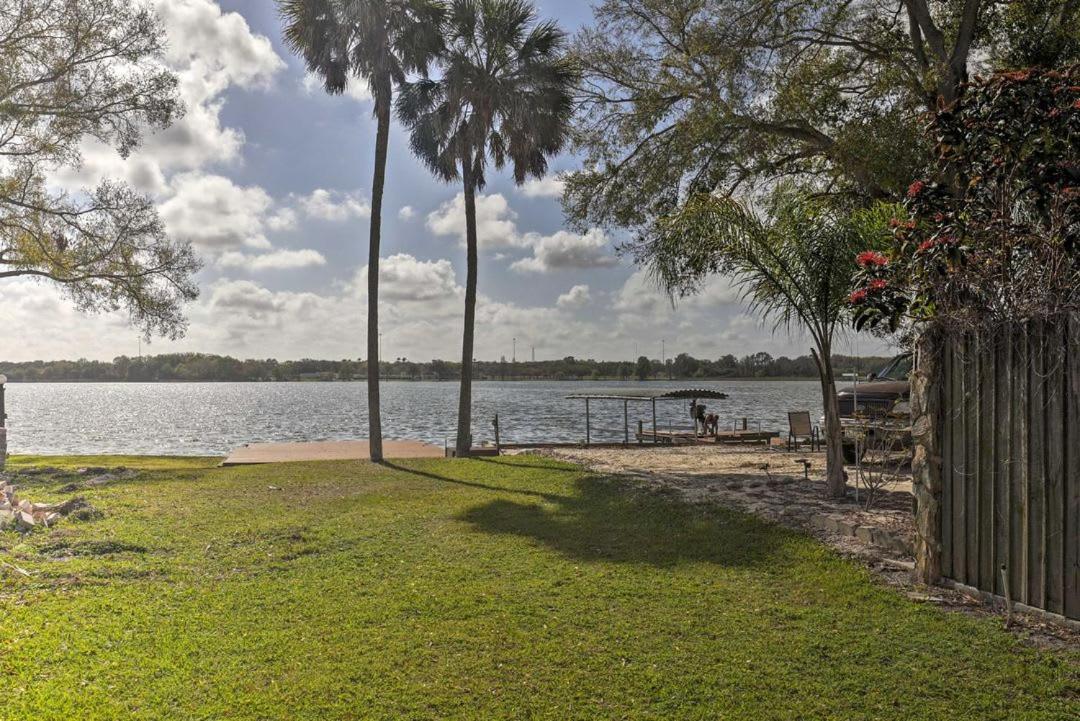 Family Stay With Pool Dock & Lanai In Tampa Exterior photo